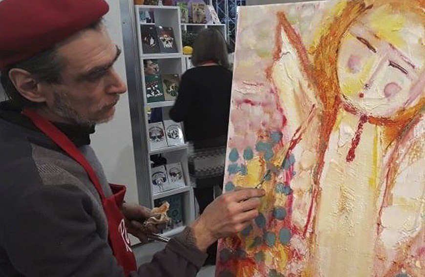Demonstration of the textural paste of ROSA Gallery from the Ukrainian artist Victor Seme